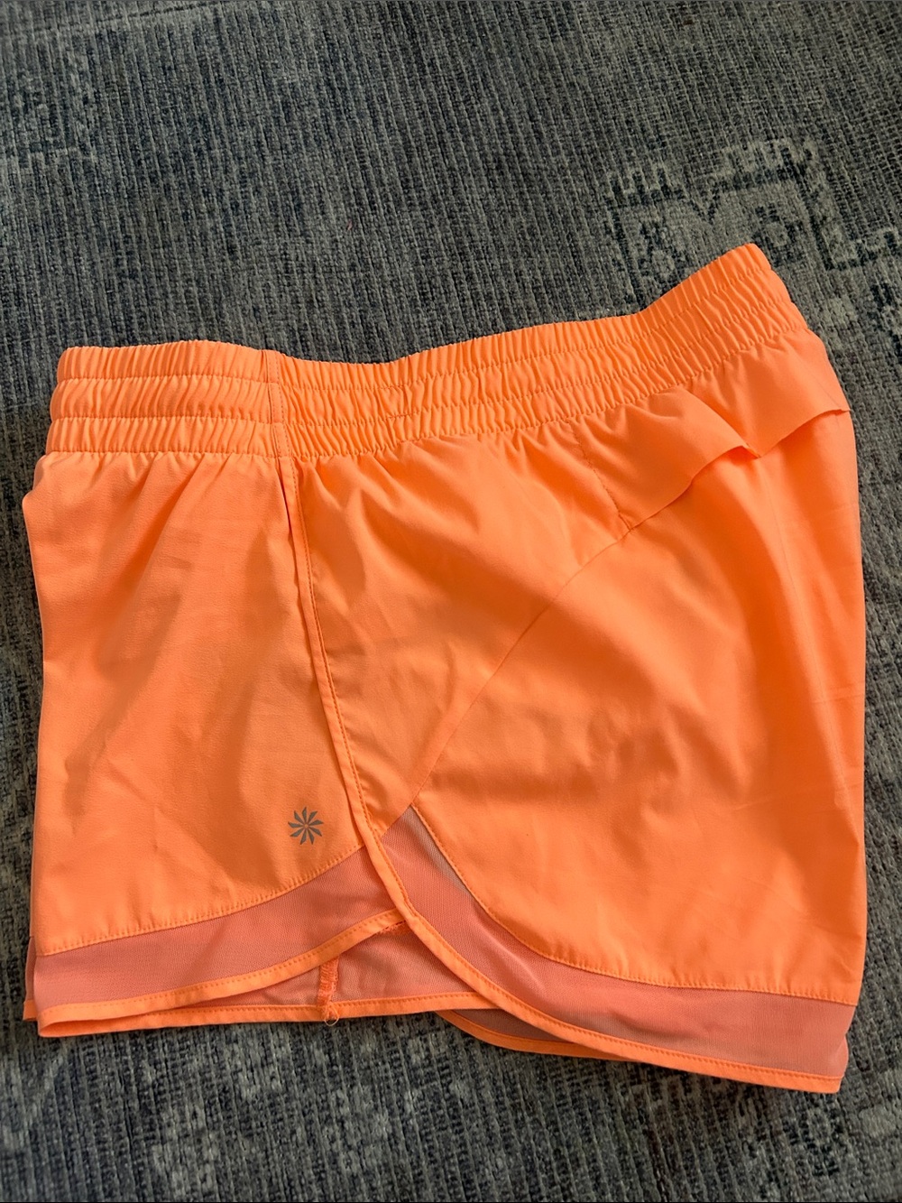 Athleta Mesh Racer Run Mid Rise 4” Shorts Size Medium - Picture 6 of 11
